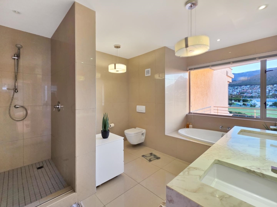 3 Bedroom Property for Sale in Mouille Point Western Cape